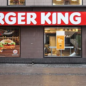 Advertising machine installed in the window of Quick-service restaurants Advertising machine installed in the window of Quick-service restaurants